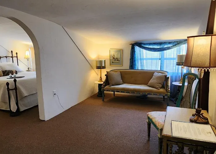 Lily Creek Lodge