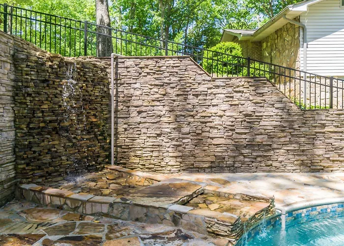 Downtown Family Retreat: 5BR Oasis Near Dahlonega