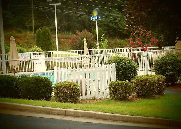 Days Inn By Wyndham Dahlonega University Area